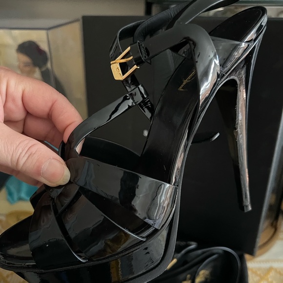 Saint Laurent Vitello Vernice Nero Heels - Picture 3 of 11